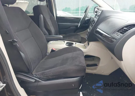 2014 Dodge Grand Caravan Sxt z USA, uszkodzony, nr VIN 2C4RDGCG7ER274211